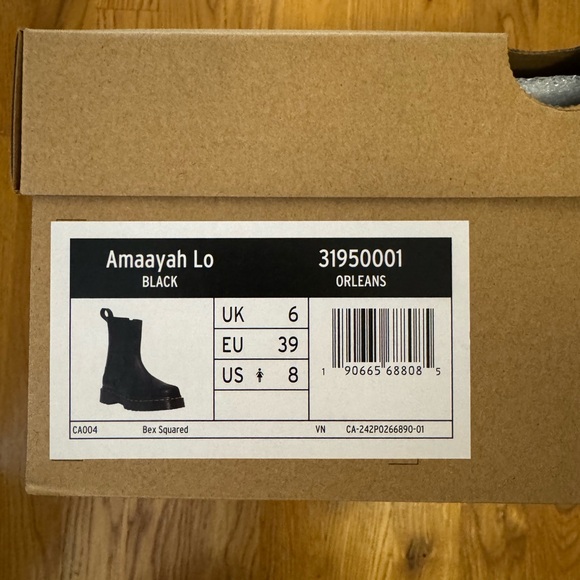 New, Never Worn! Dr. Martens Black Chelsea Boots - Picture 9 of 11